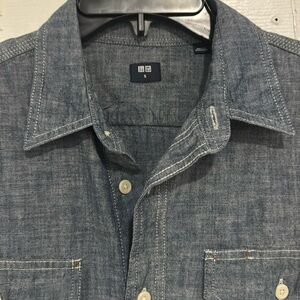 Brand new Uniqlo men's chambray long-sleeve work shirt. Size small